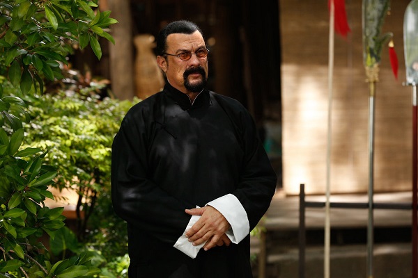 Bitcoiin, la criptomoneda que no es Bitcoin y apadrina Steven Seagal