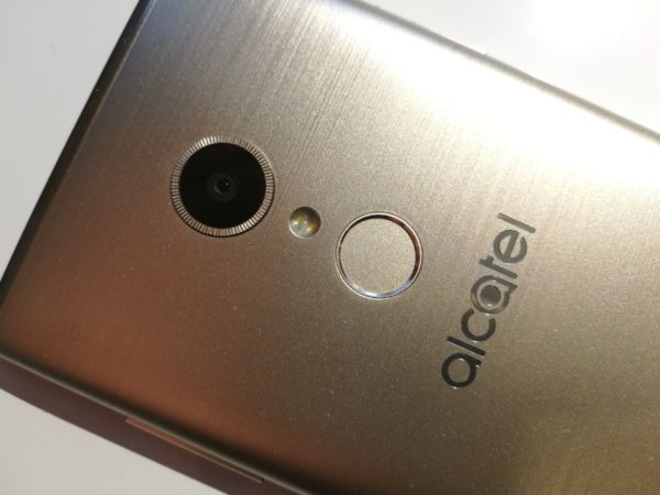 alcatel 5 2018 cámara