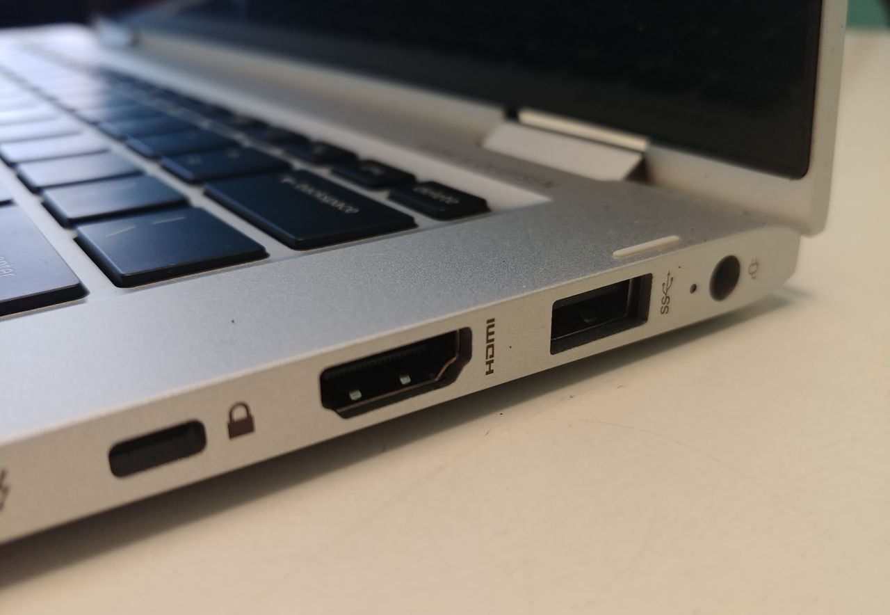 HP Elitebook conexiones del lateral derecho