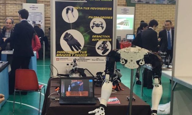 Un grupo de estudiantes españoles crea un traje con brazos biónicos