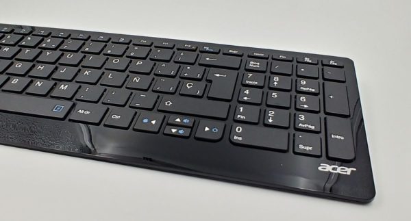 Acer-aspire-u27-teclado-raton-4
