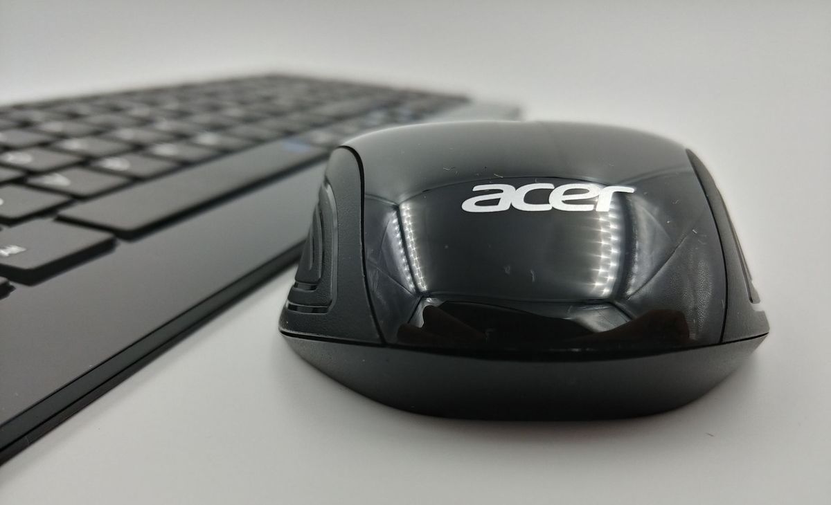 Acer-aspire-u27-teclado-raton-8