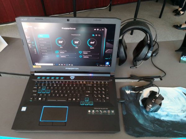 Vista frontal del Acer Helios 500
