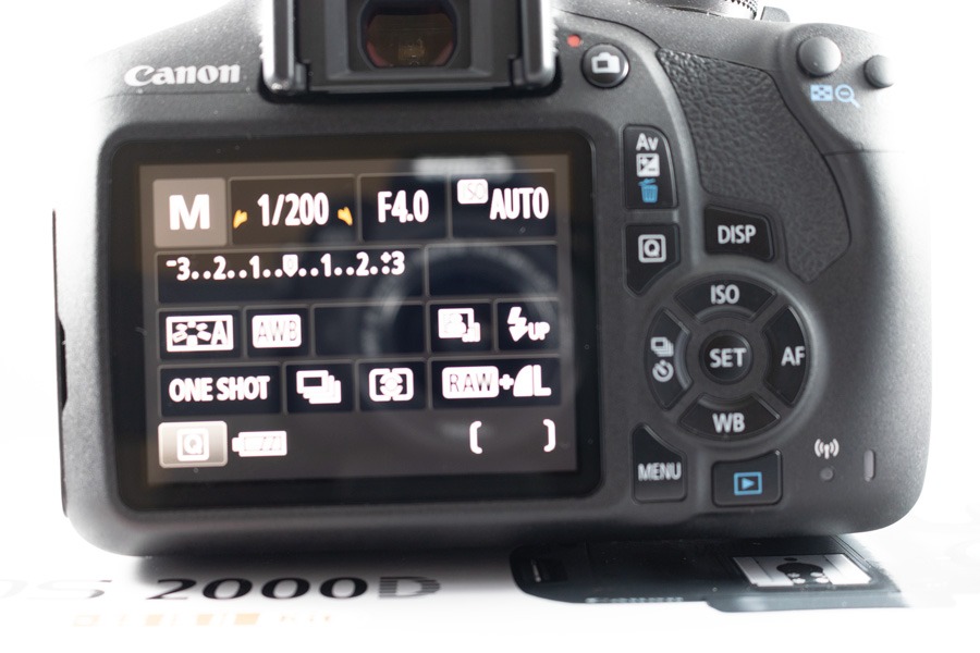 hemos probado Canon EOS 2000D pantalla