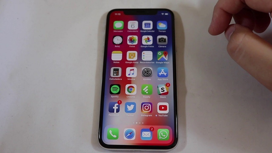 Apple soluciona el fallo que permitía acceder a un iPhone bloqueado 3 iphone