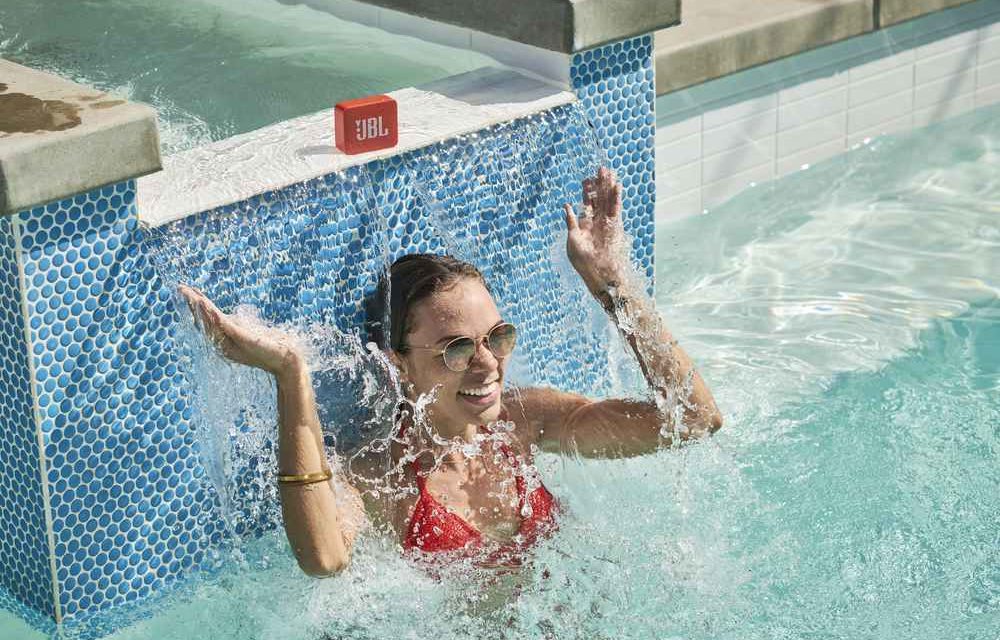 JBL presenta sus nuevos auriculares deportivos y altavoces sin cables