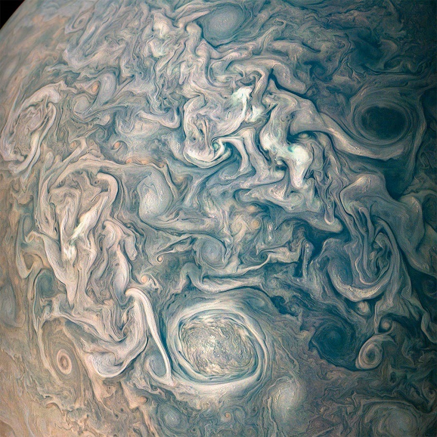 Juno envía imágenes impresionantes de Júpiter a la Tierra