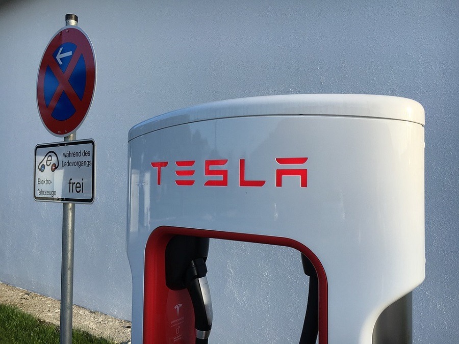 Tras los despidos, Tesla cerraría nueve centros de energía solar