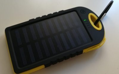 ¿Merece la pena comprar una batería externa solar para el móvil?