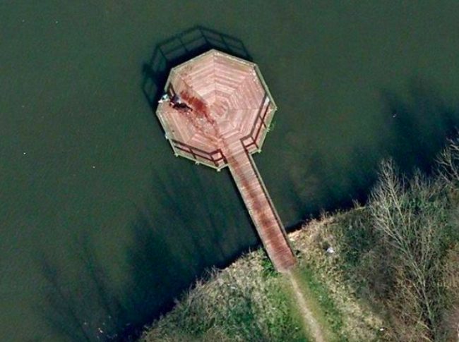 El OVNI de Argentina y otros sucesos extraños encontrados en Google Maps 8 cadaver muelle
