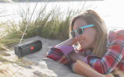 JBL Tuner, la tres en uno: radio FM con DAB+ y Bluetooth, portátil