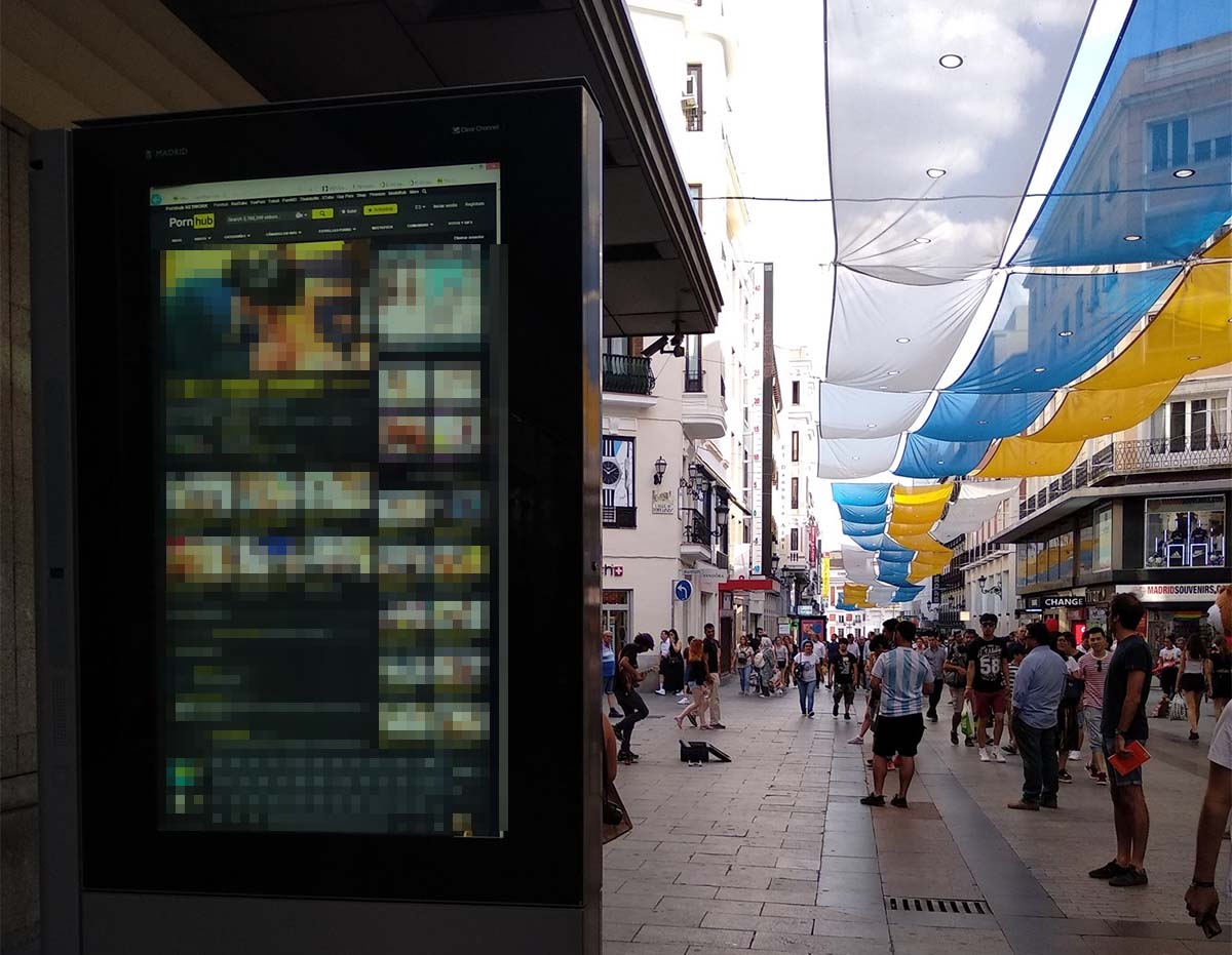 Un hacker logra colar un vídeo porno en la pantalla de una tienda en Madrid