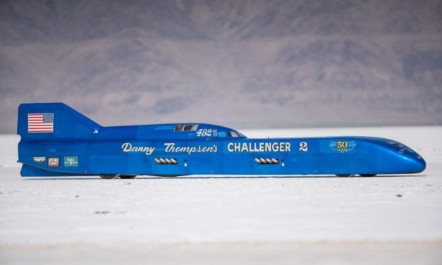 Bate el récord de velocidad con el coche de hace 50 años de su padre a 722 km/h