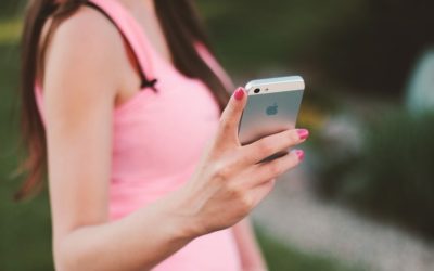 La mitad de los trabajadores siguen respondiendo mails y llamadas en vacaciones
