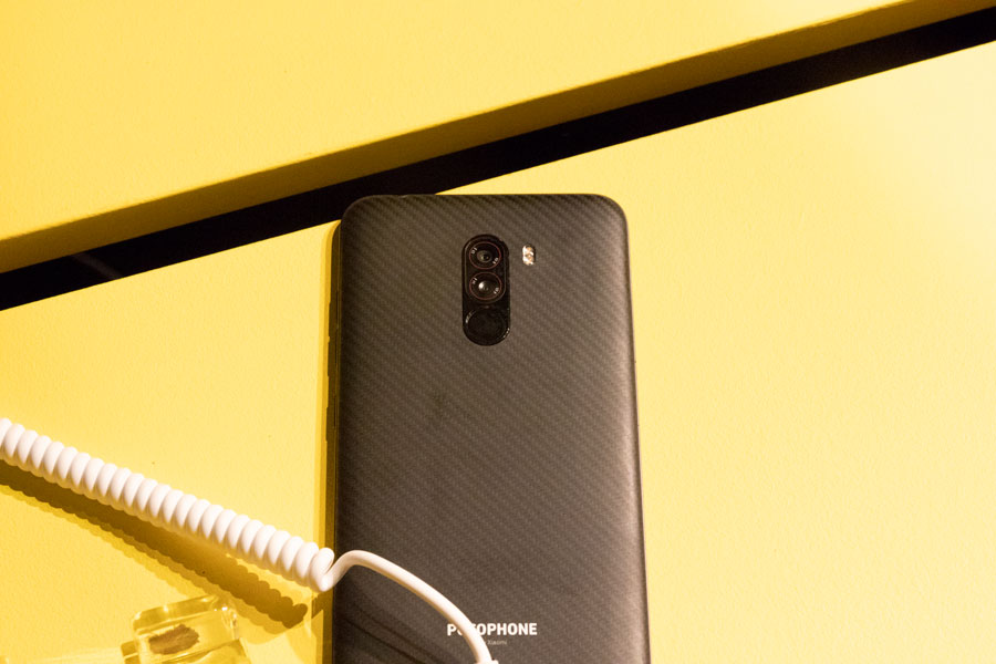 primeras impresiones POCOPHONE F1 trasera kevlar