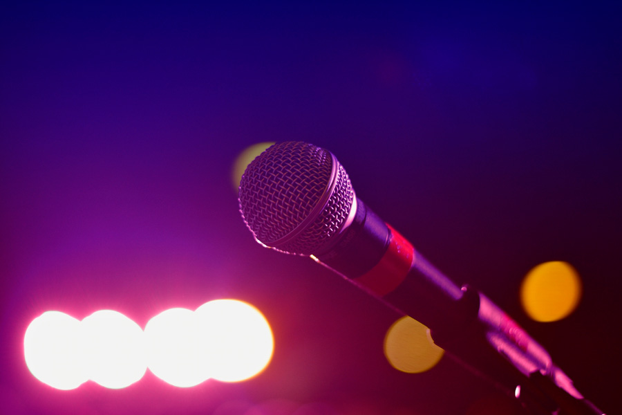 20 vídeoclips de YouTube de canciones actuales para montarte un karaoke casero