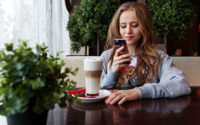 Los adolescentes prefieren hablar por WhatsApp o chat que en persona