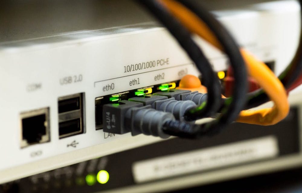 Cómo conectar un router a otro router para extender la red WiFi