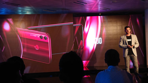 Honor_8X_03