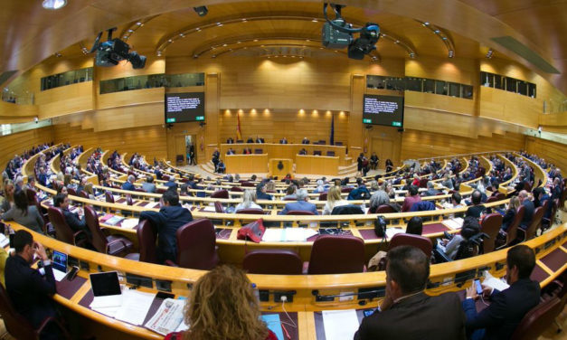 Los políticos españoles podrían enviarte SMS y WhatsApps de propaganda sin tu consentimiento
