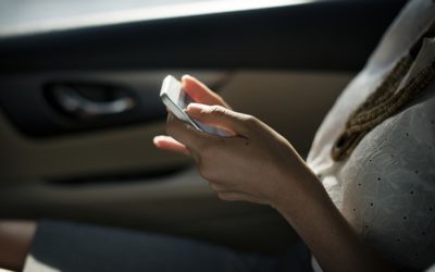 500 personas murieron en España en 2017 por usar el móvil en el coche