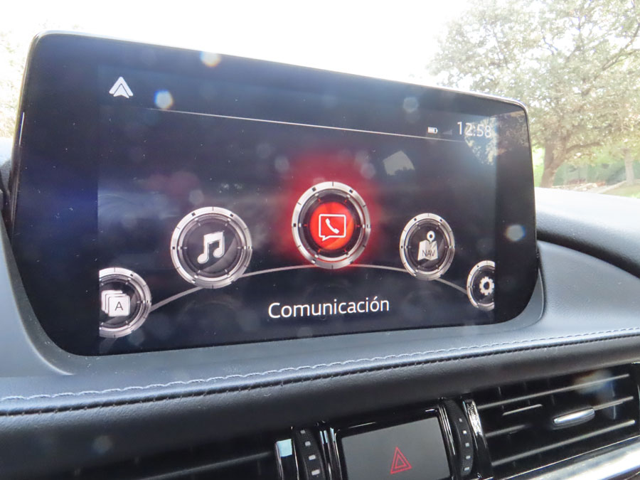 probamos la tecnología del Mazda 6 (2018) pantalla central