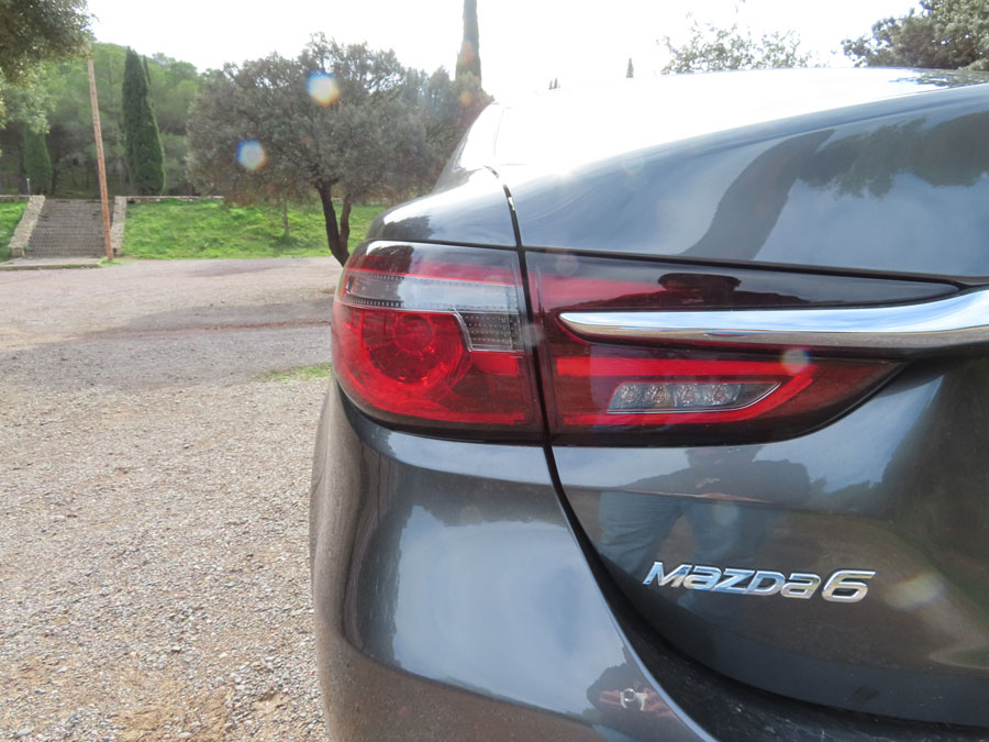 probamos la tecnología del Mazda 6 (2018) piloto trasero
