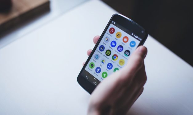 Estas apps mandan información privada a Facebook