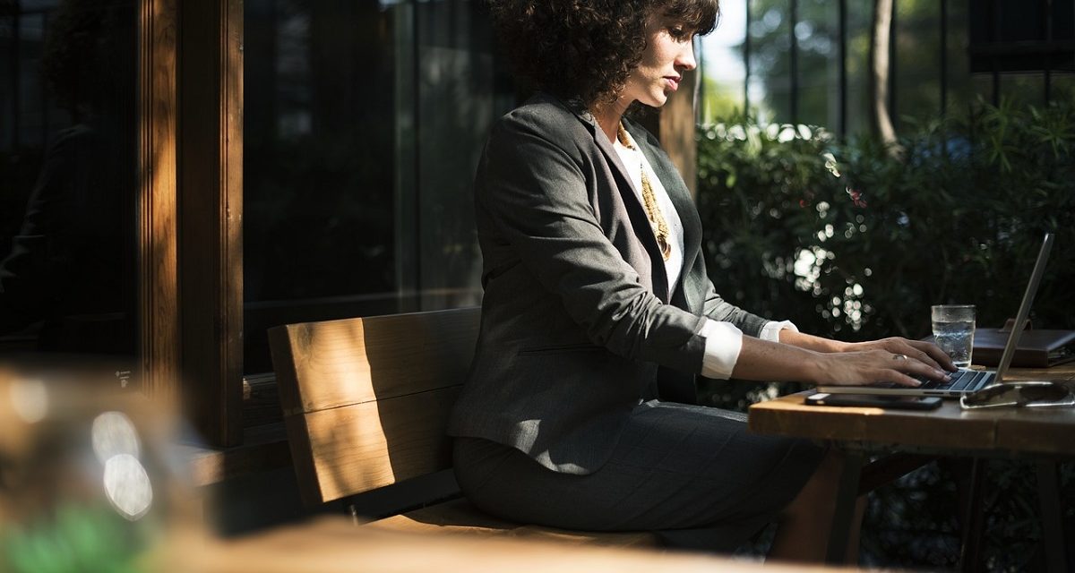 La brecha salarial entre hombres y mujeres programadores disminuye, pero queda mucho por hacer