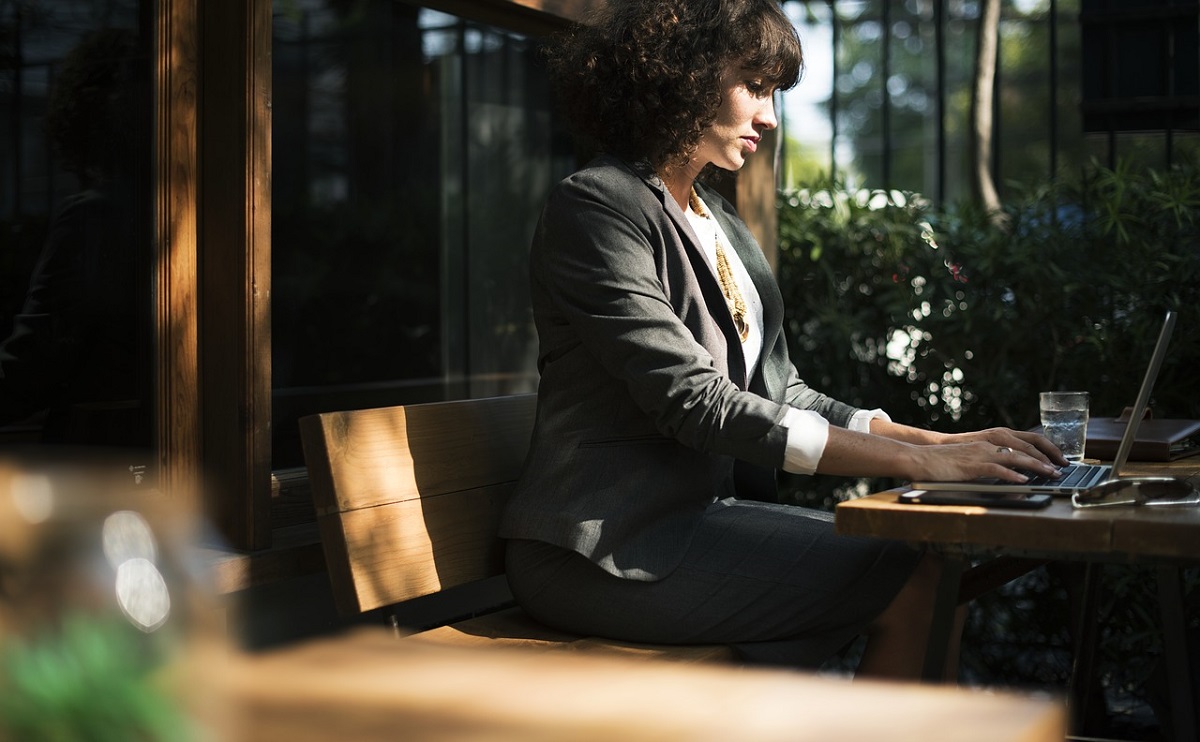 La brecha salarial entre hombres y mujeres programadores disminuye, pero queda mucho por hacer