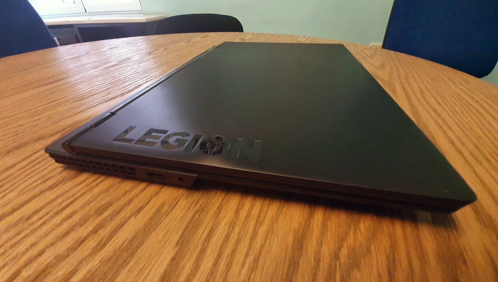 Lenovo-Legion-Y530 vista desde el perfil