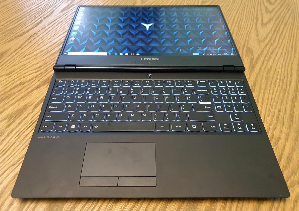 Lenovo-Legion-Y530 zona de teclado y trackpad