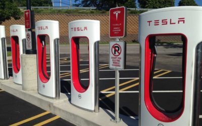 ¿Cuánto tardan los nuevos supercargadores de Tesla en recargar un coche eléctrico?
