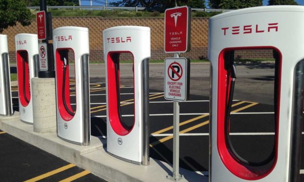 ¿Cuánto tardan los nuevos supercargadores de Tesla en recargar un coche eléctrico?