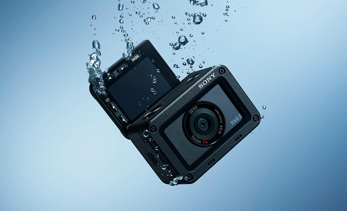Sony RX0 II, nueva versión de la cámara de acción de Sony con pantalla 3 oficial Sony RX0 II agua