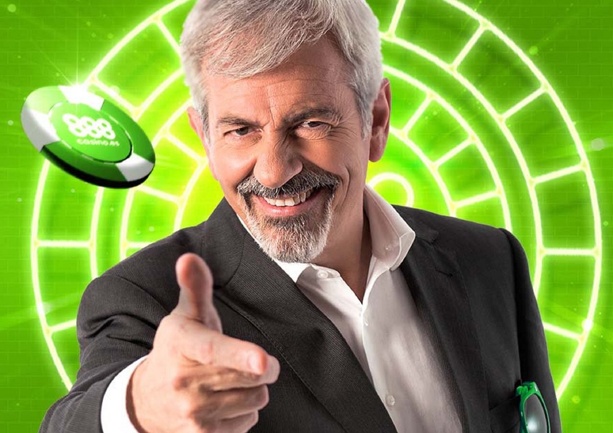 Multan a una casa de apuestas online por sus anuncios agresivos con Carlos Sobera