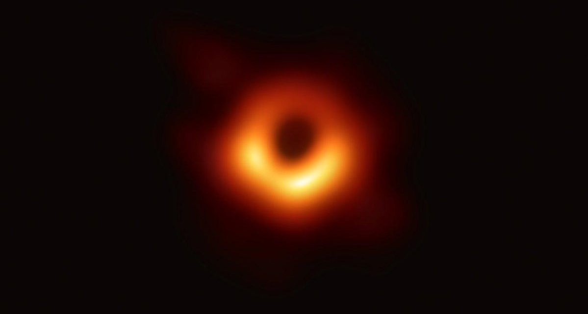 Los mejores memes de la histórica foto del agujero negro