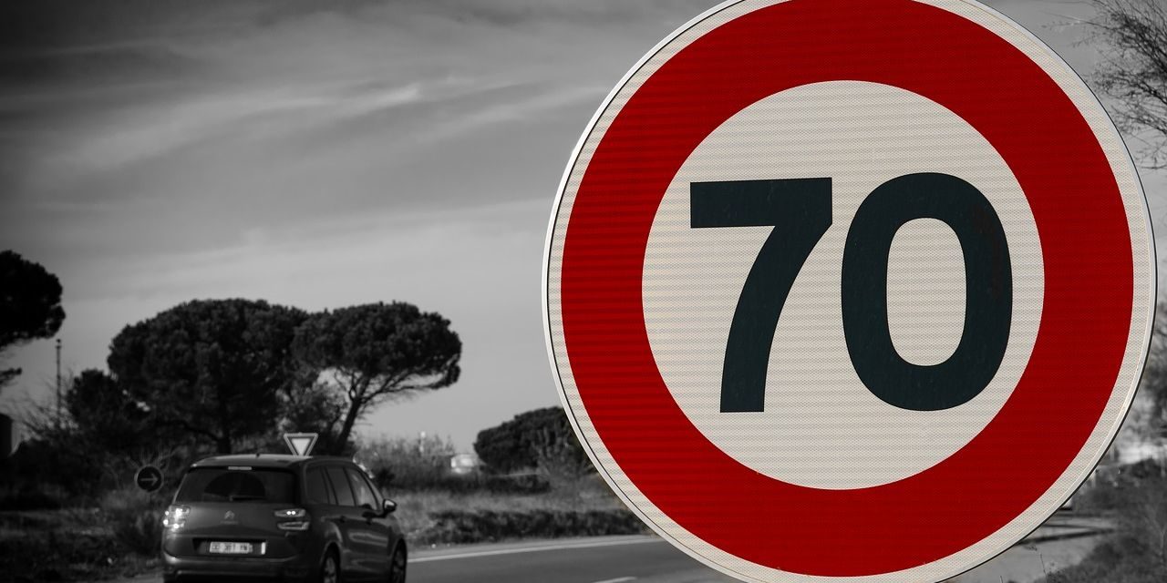 A partir de 2022 los coches no te dejarán superar el límite de velocidad