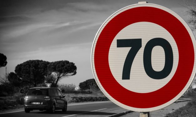 A partir de 2022 los coches no te dejarán superar el límite de velocidad