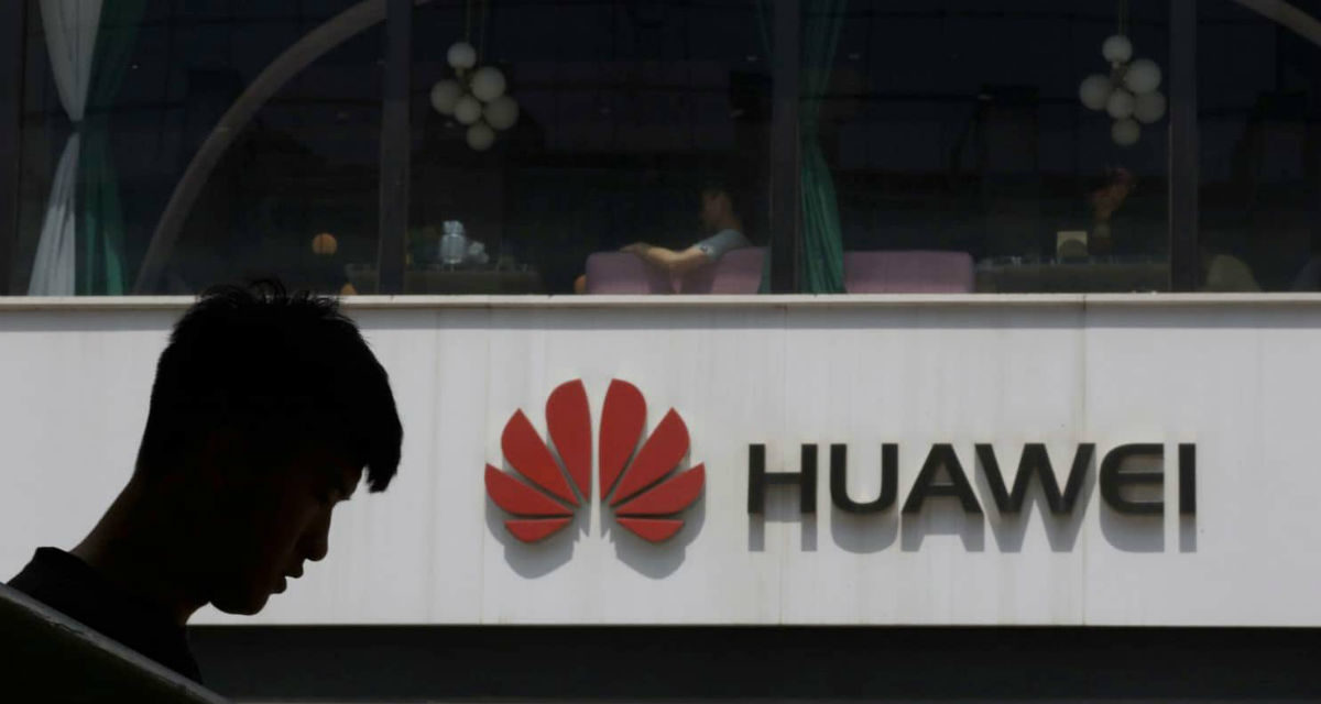Trump permite a Huawei seguir operando en Estados Unidos hasta agosto