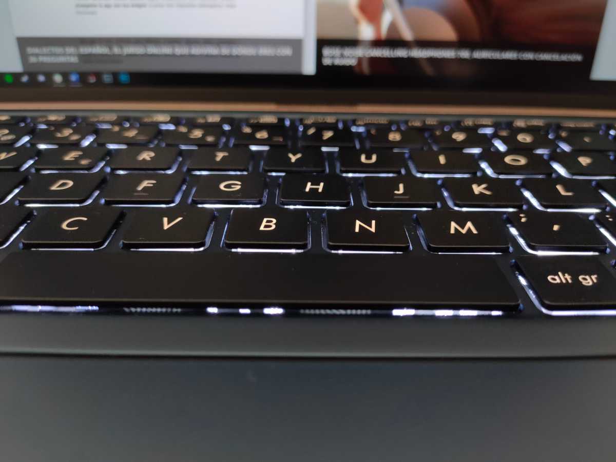 Asus ZenBook 14 UX433; análisis de un portátil elegante y compacto