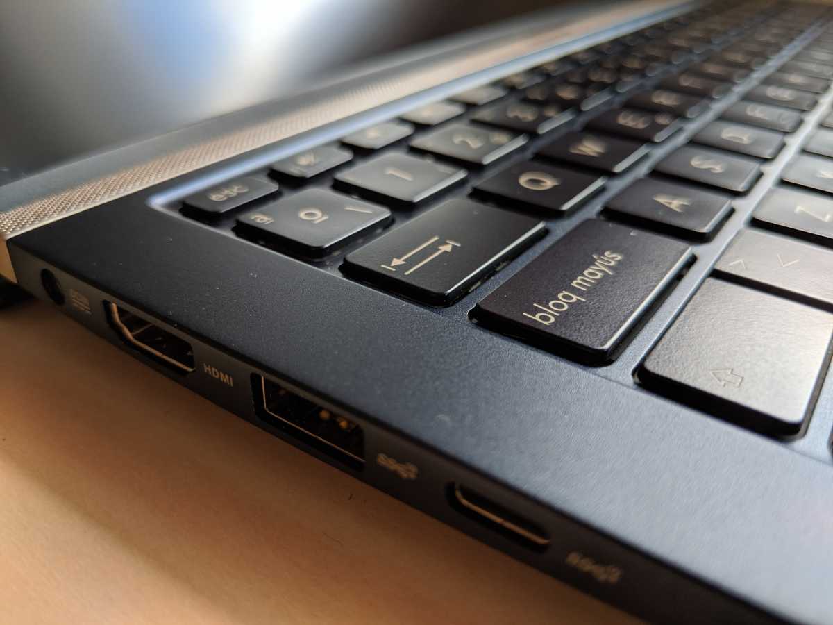 Asus ZenBook 14 UX433; análisis de un portátil elegante y compacto