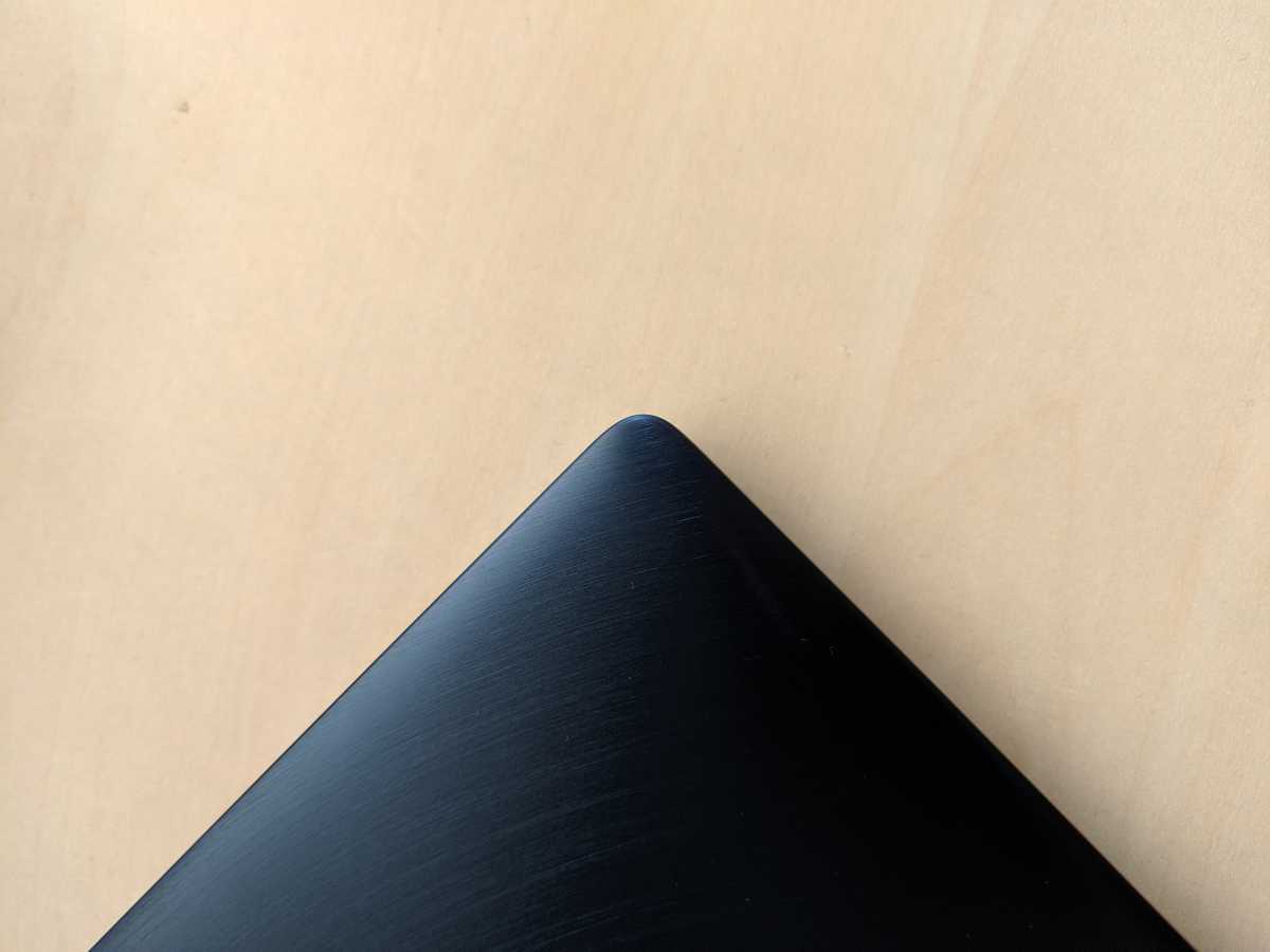 Asus ZenBook 14 UX433; análisis de un portátil elegante y compacto