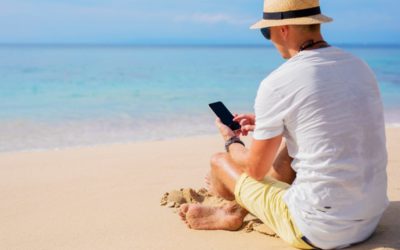 10 gadgets y trucos para llevar tu móvil a la playa este verano