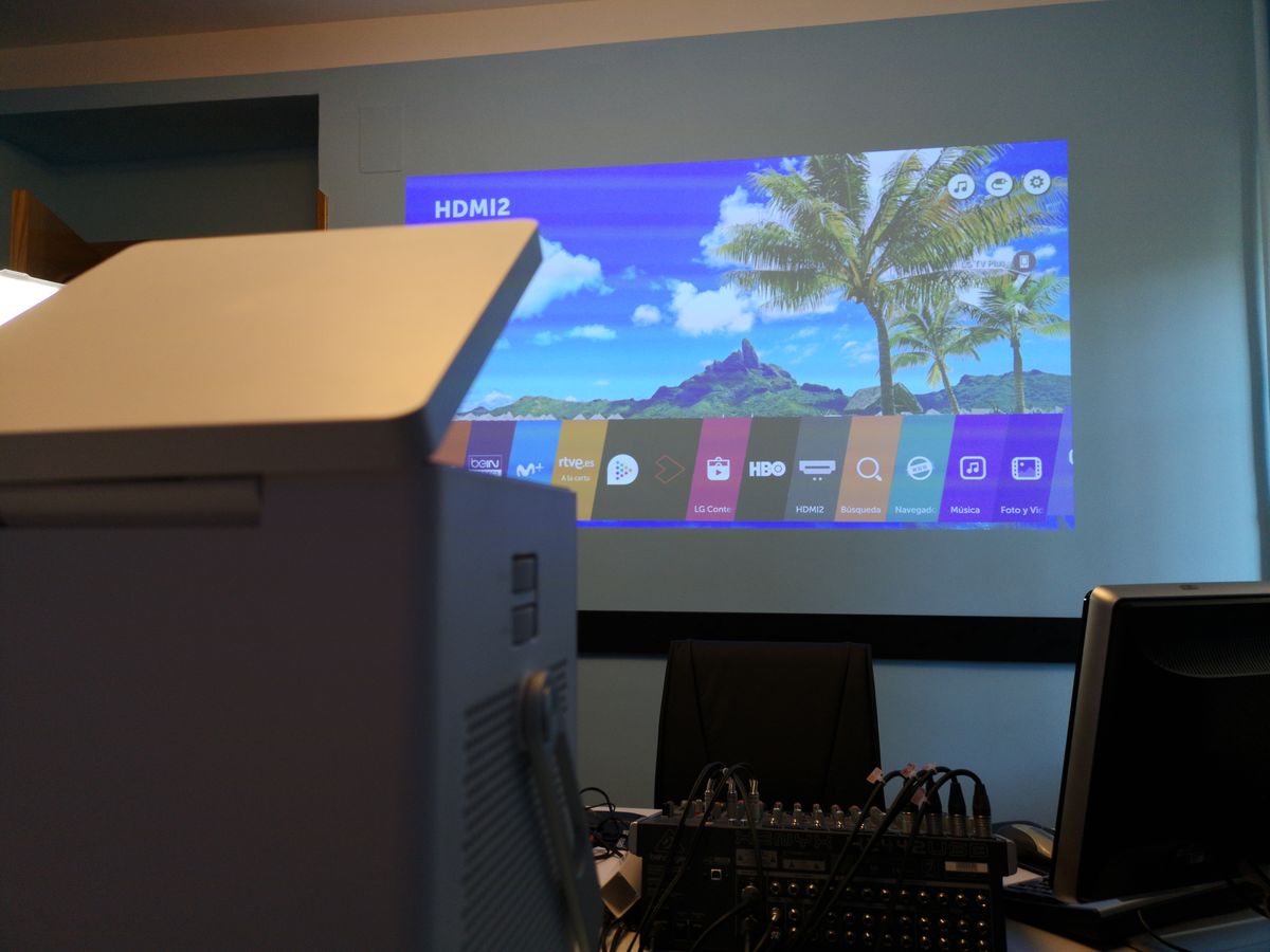 Así puedes ver una imagen 4K de 150 pulgadas con el LG Proyector TV 4K HU80KSW 3 150 pulgadas
