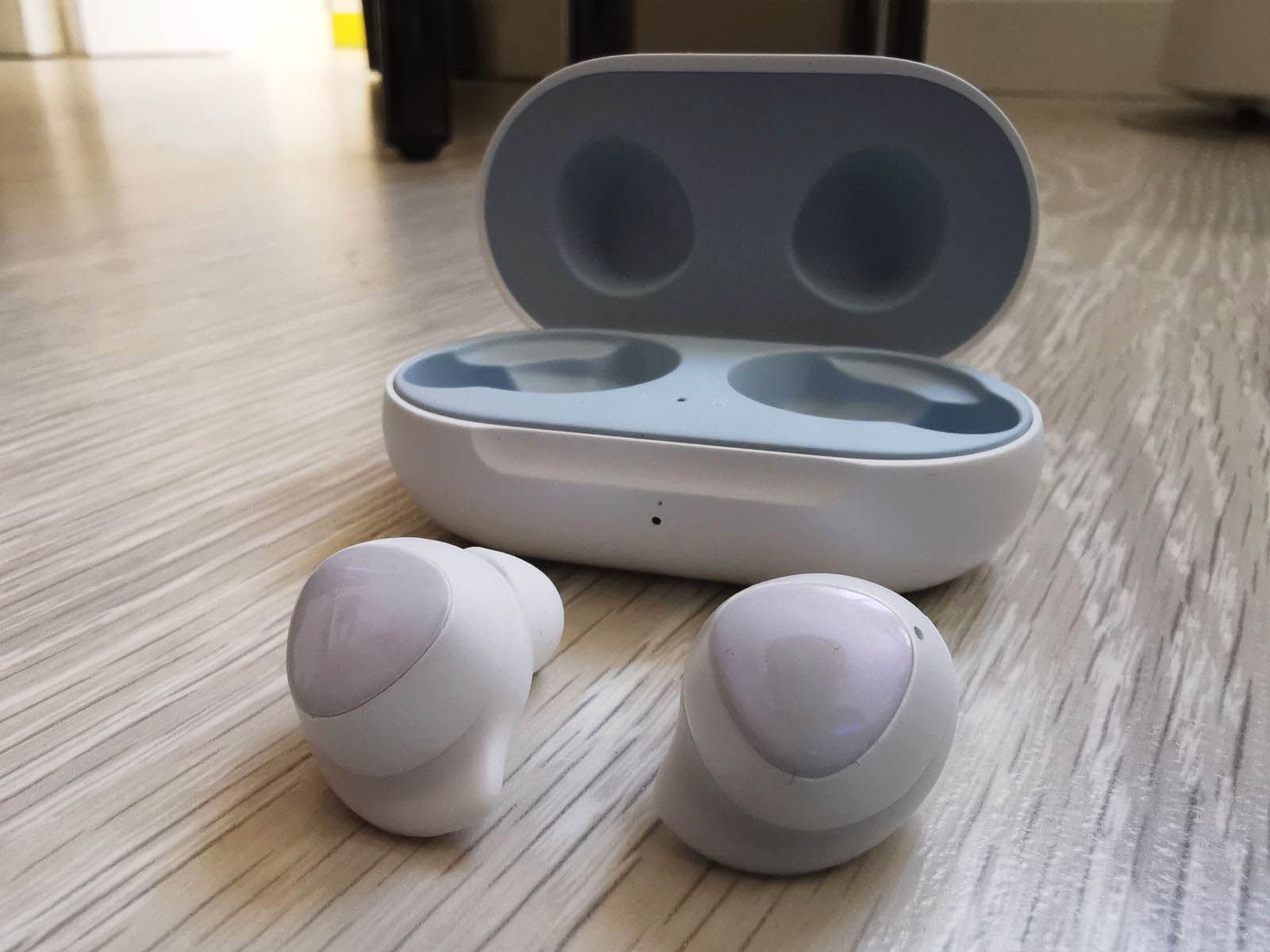 samsung galaxy buds fuera de la caja