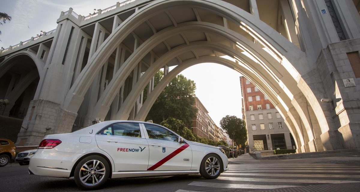 Viajar hoy con Uber, Cabify o taxi, esto es lo que debes saber