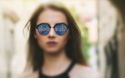 Demandan a Facebook, Reddit y Giphy por usar la imagen de una usuaria en anuncios sexuales