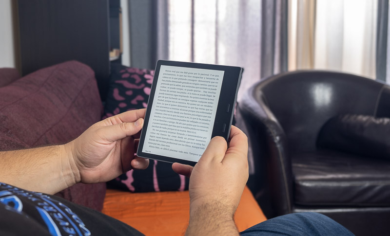 hemos probado Amazon Kindle Oasis (2019) leyendo