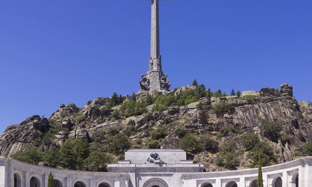 Los mejores memes de la exhumación de Franco para compartir por WhatsApp